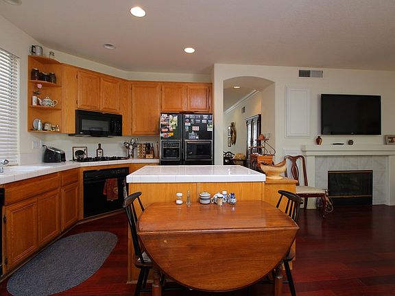 3rd image of 667 N Desert Peach Ct