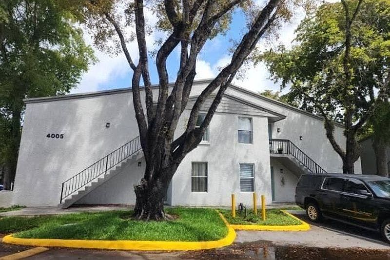 4005 N University Dr APT D111