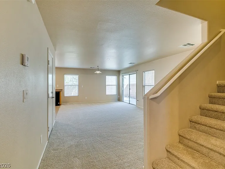 186 Gilliflower Ave #0 — Photo 4