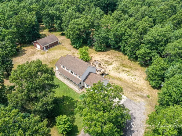 1083 W Holton Whitehall Rd, Whitehall, MI 49461