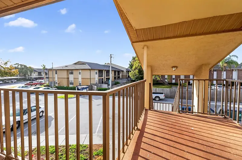 2 bed, 2.0 bath, 901 sqft, $1,745 — Photo 2