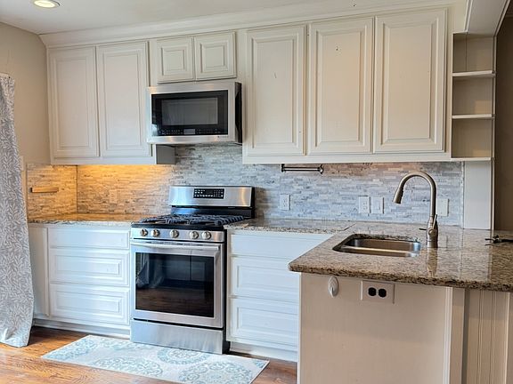 2nd image of 118 Notre Dame Dr