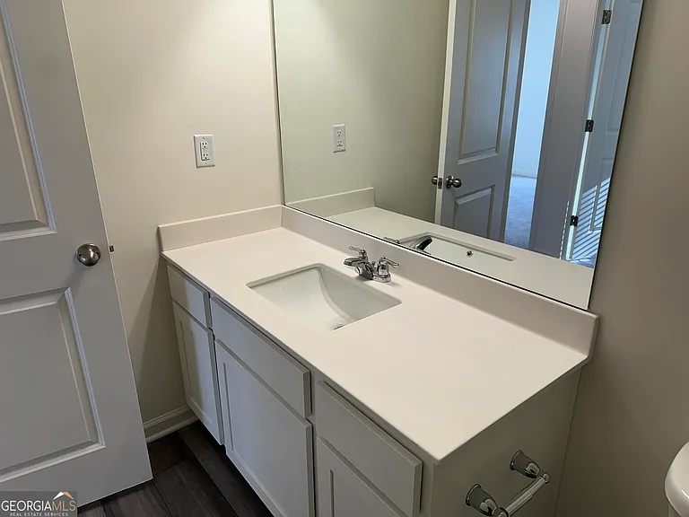 1070 Paddington Dr — Photo 13