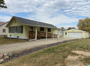 703 7th St, Correctionville, IA 51016