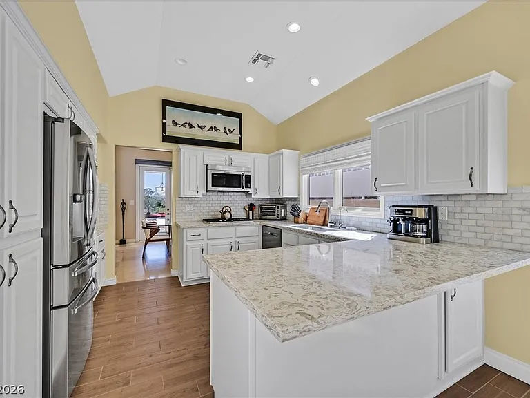 8161 Round Hills Cir — Photo 10