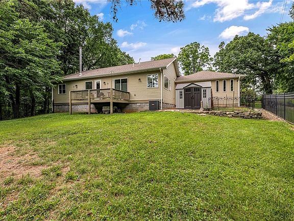 3rd image of 920 E Amis Rd