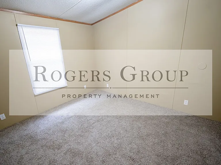 671 Regina Ln — Photo 3