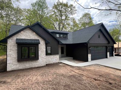 996 Thomas Trl, Waupaca, WI, 54981