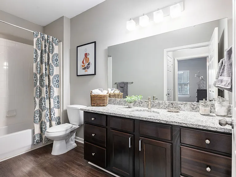 Lauren Ridge Apartment Homes — Photo 8