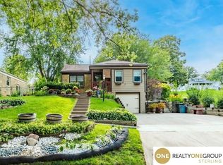 71 Country Club Rd, Ralston, NE 68127