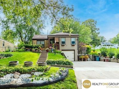 71 Country Club Rd, Ralston, NE, 68127