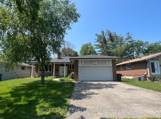 3082 Lindenlea Dr, Mississauga, ON L5C2C2