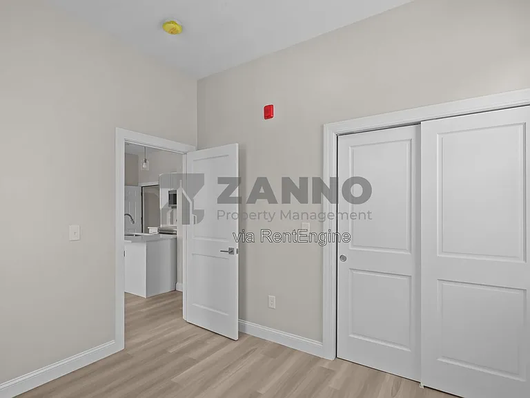 500 Main St #2R — Photo 8
