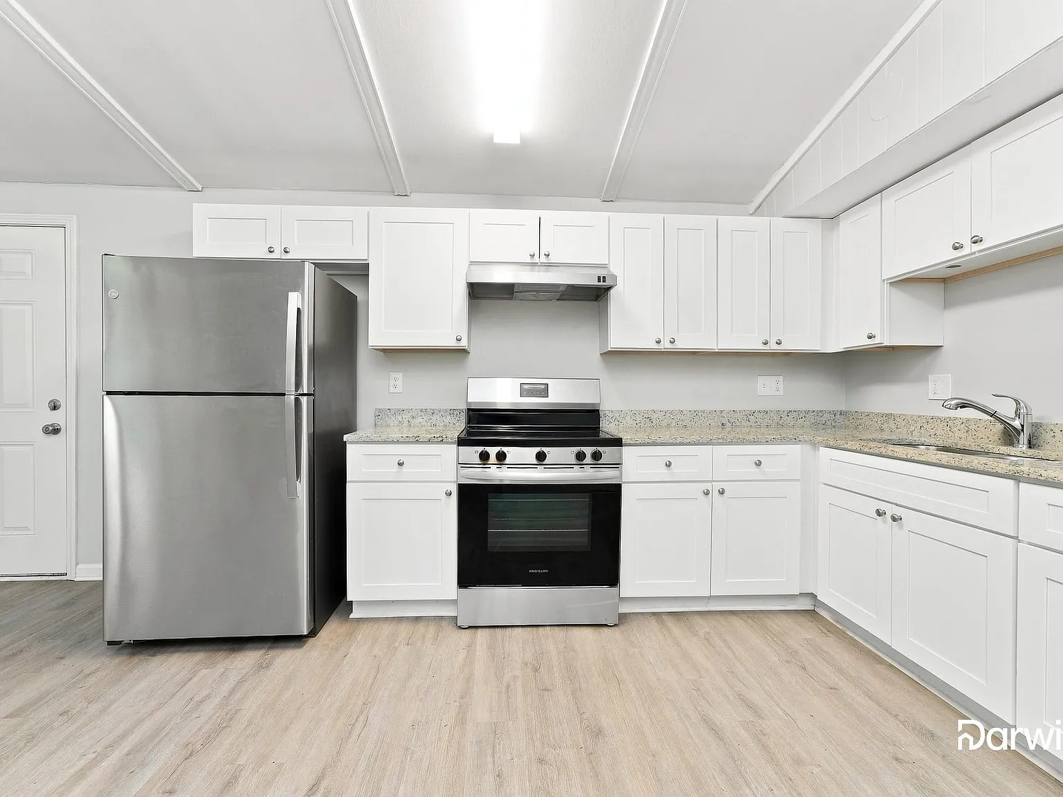 3 bed, 1.0 bath, 1008 sqft, $1,535 — Photo 4