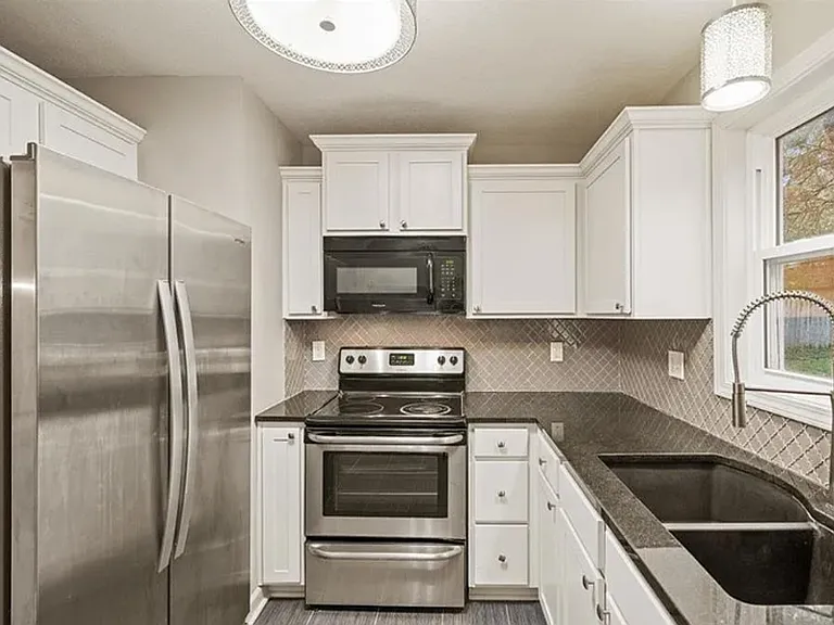 7632 Rainbow Dr — Photo 2