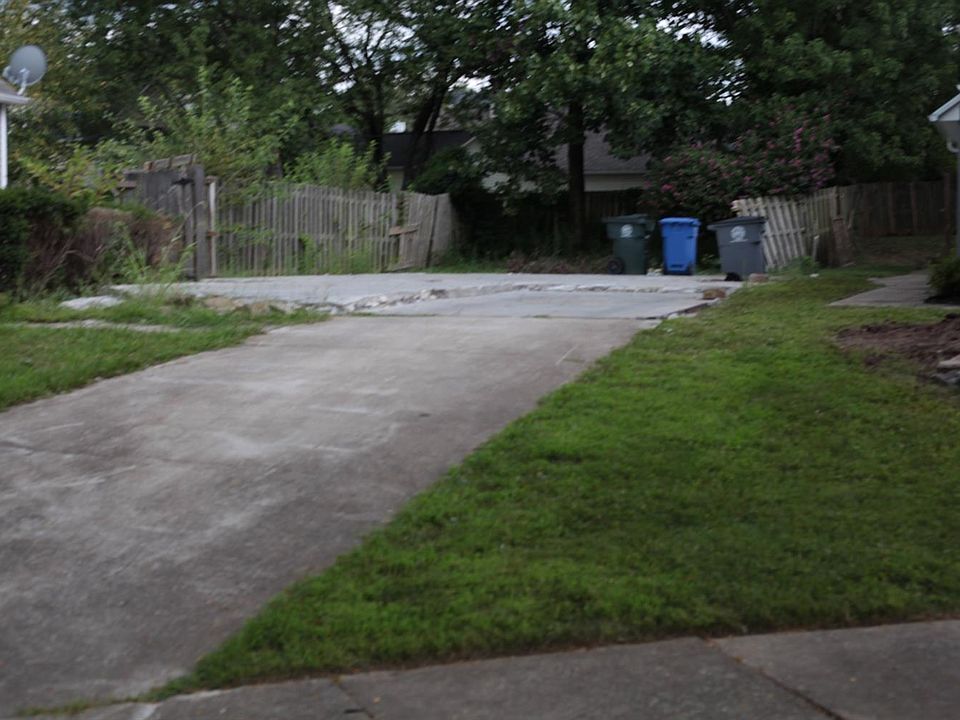 1st image of 417 Chelsea Woods Dr