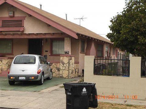 2nd image of 725 W 51st St