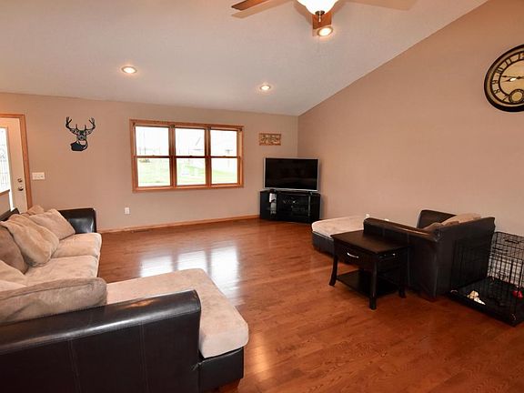 LIVING RM