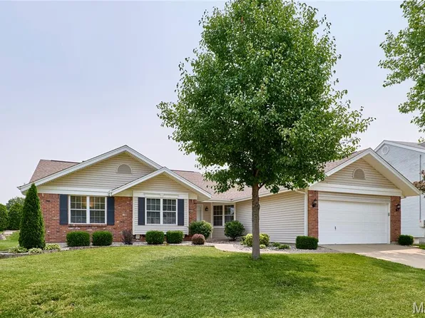 2949 Berwick Ct, Saint Charles, MO 63303