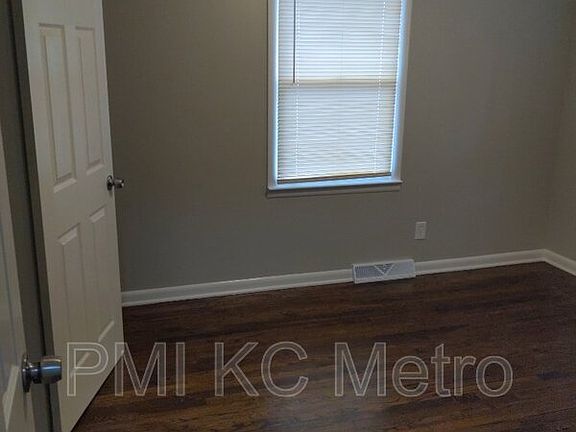 3rd image of 147 S Oxford Ave