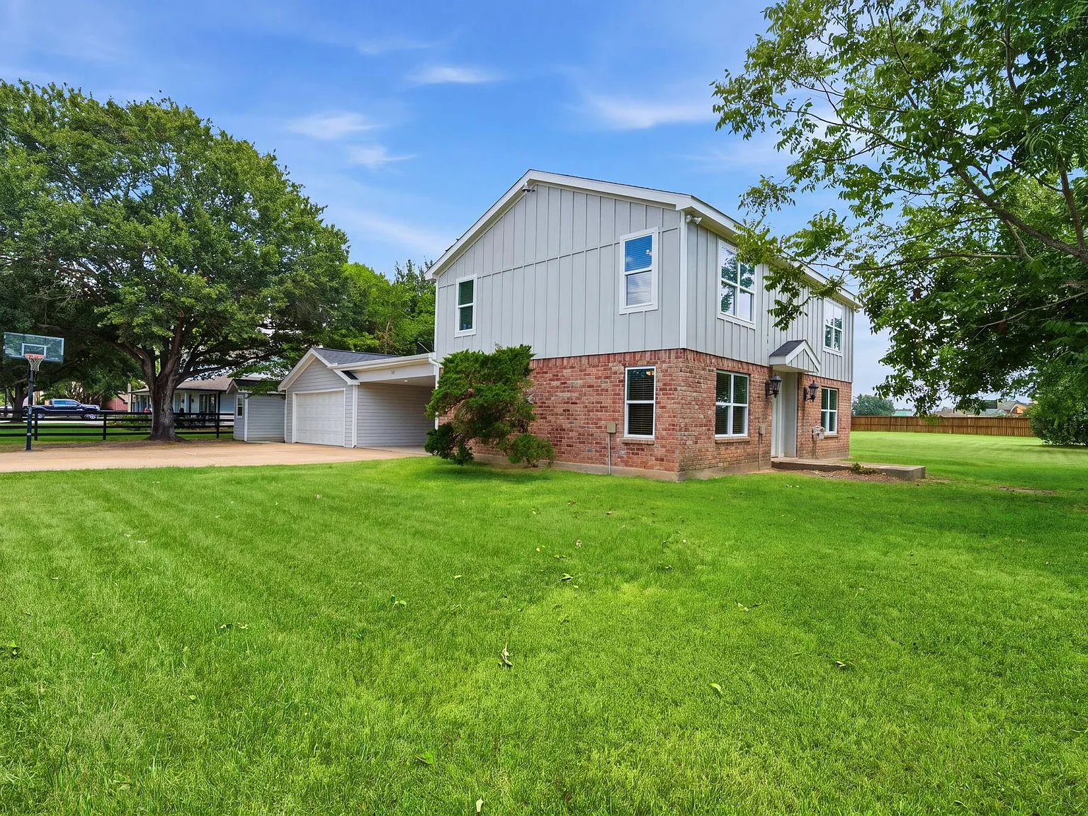 4 bed, 3.0 bath, 2052 sqft, $4,000 — Photo 4