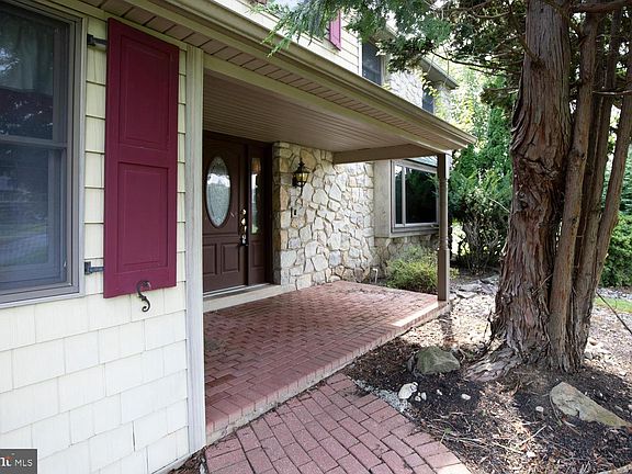 3rd image of 87 Eagle Mount Dr