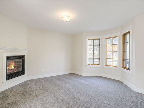 3rd image of 372 N Oak Street