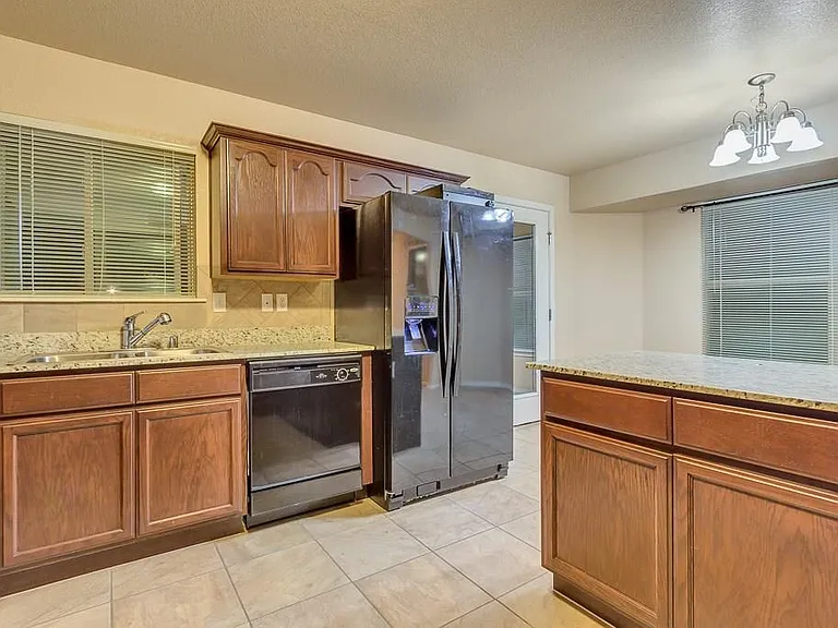 3925 Hueco Valley Dr — Photo 23