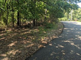 Cherokee Pl, Eureka Springs, AR 72631