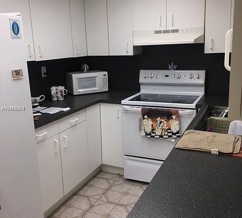 3rd image of 1855 W 62nd St #E104