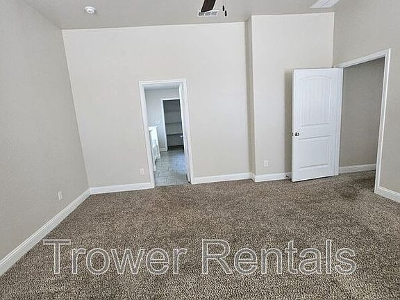 5th image of 1021 E 90th Ct