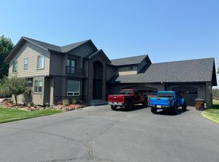 517 NW 35th St, Redmond, OR 97756