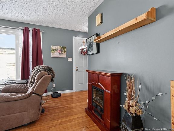 2nd image of 124 Redmond St