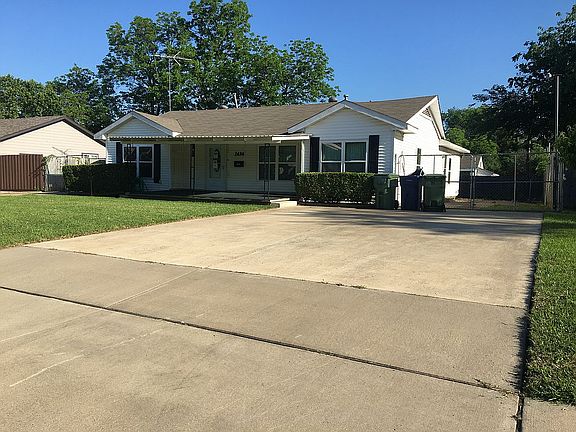 3rd image of 1436 Lakeside Dr