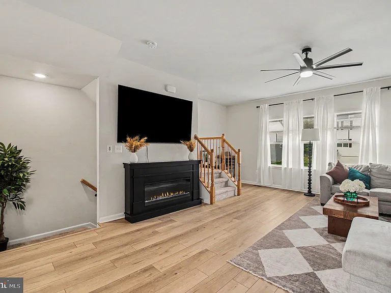 2525 Drake Ln — Photo 10