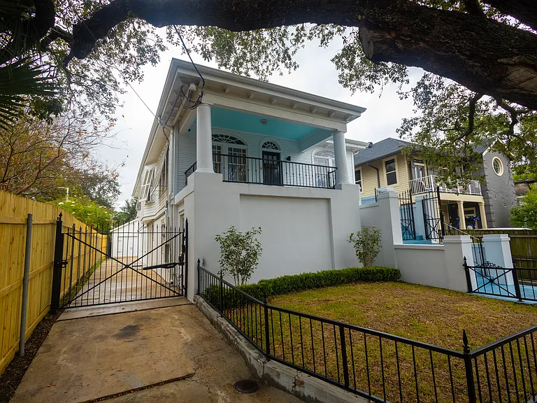 3024 Napoleon Ave — Photo 2