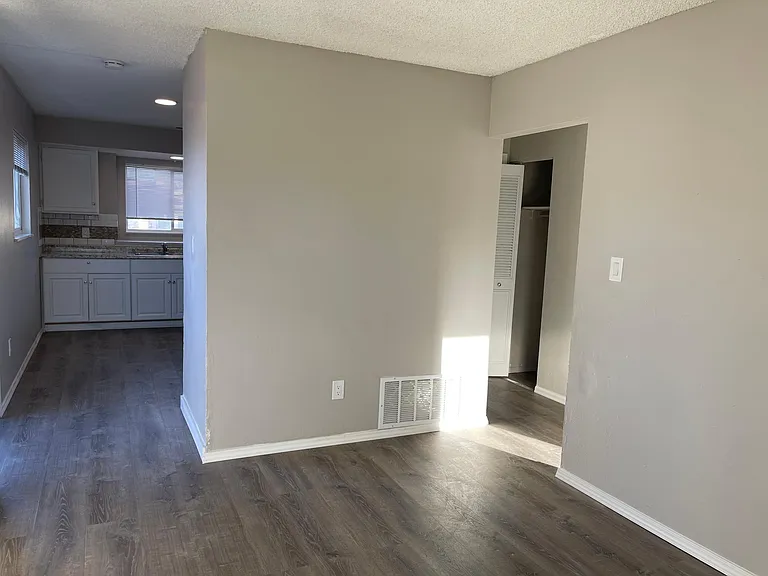 1002 Mazatlan Cir #B — Photo 3