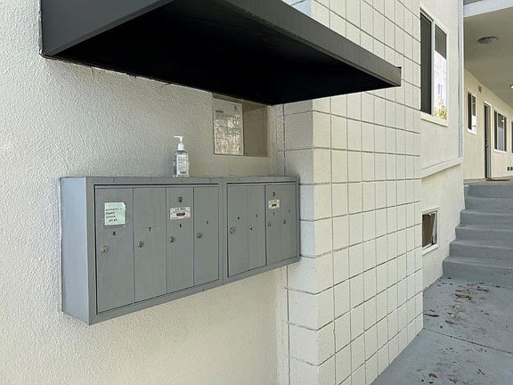 3rd image of 11915 Darlington Ave #7