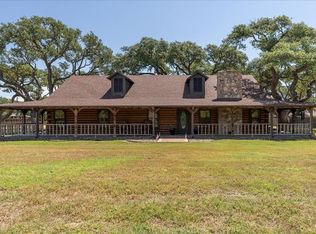1040 N Live Oak St, Rockport, TX 78382