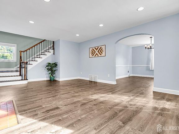 4th image of 303 Ashland Rd