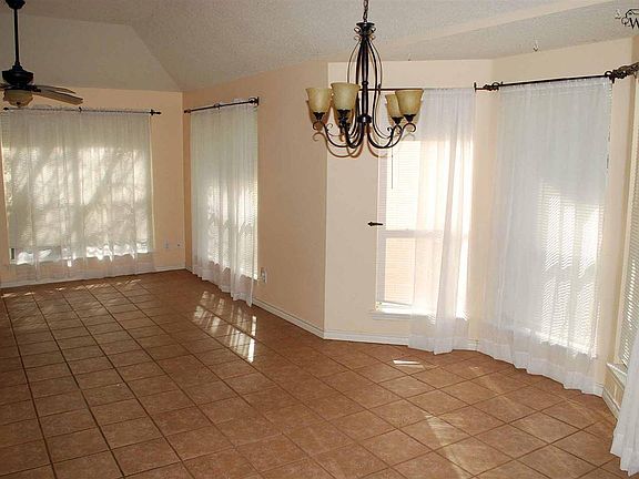 5th image of 1 Park Place Cir