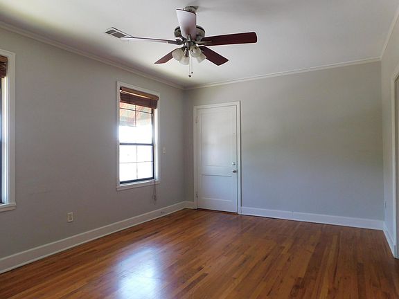 4th image of 117 W Daisy L Gatson Bates Dr #D