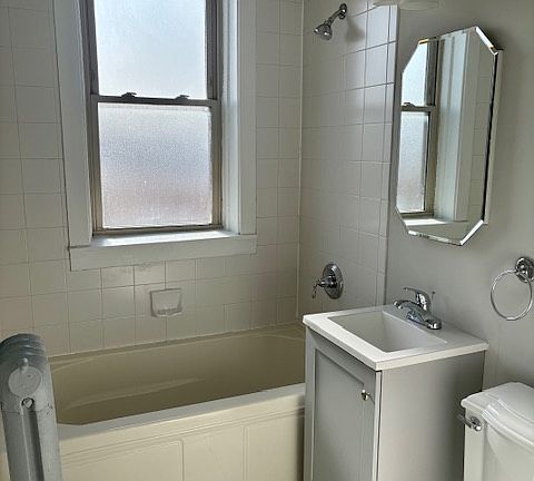 5th image of 207 W Washington Blvd