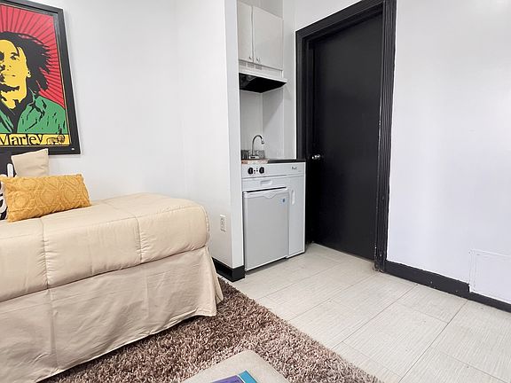 5th image of 206 W 6th St APT 303
