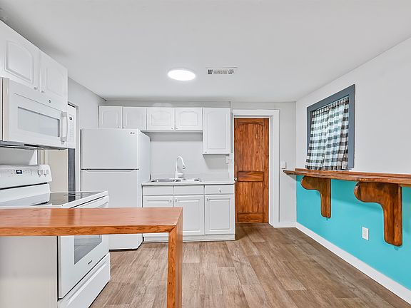 5th image of 225 Aiken St
