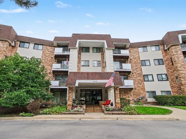 3300 N Carriageway Dr Unit 216, Arlington Heights, IL 60004