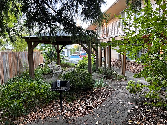 5th image of 1301 E Reserve St #5