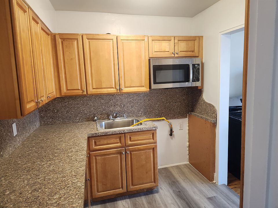 2nd image of 8705 166th St APT 3A