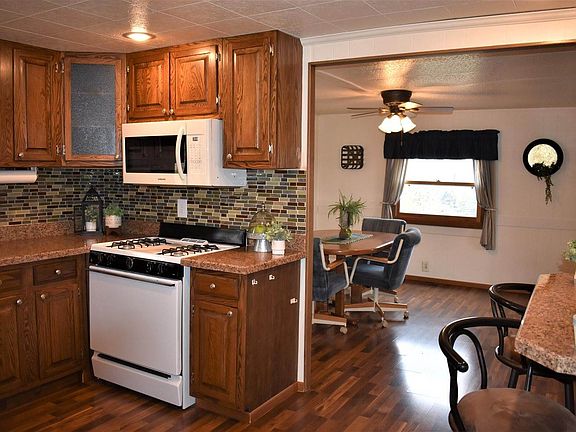 5th image of 5 Winona Dr