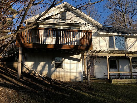 4th image of 657 Center St